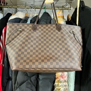 Louis Vuitton GM Neverfull bag. Lots of life left. Sturdy & roomy.